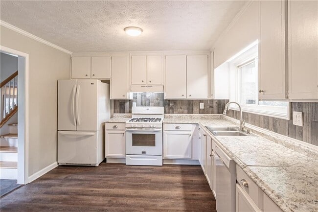 Building Photo - 495 Ansley Dr