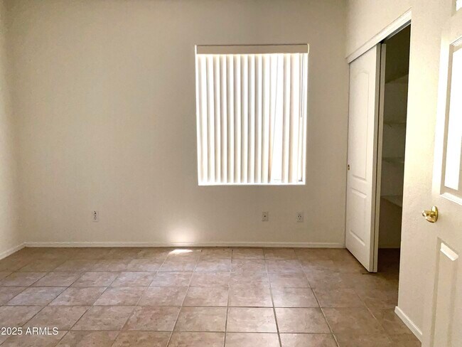 Building Photo - 5918 E Woodridge Dr