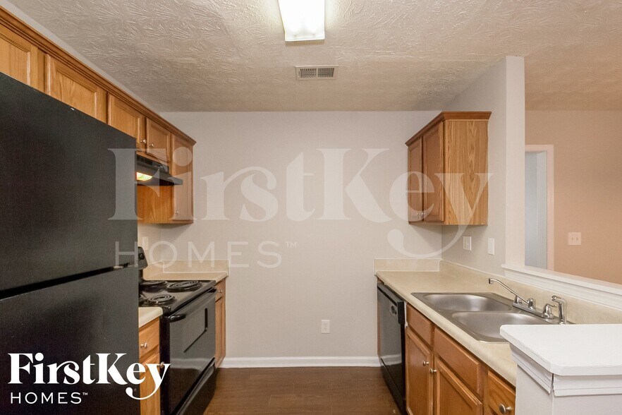 Building Photo - 6104 Ruth St SW