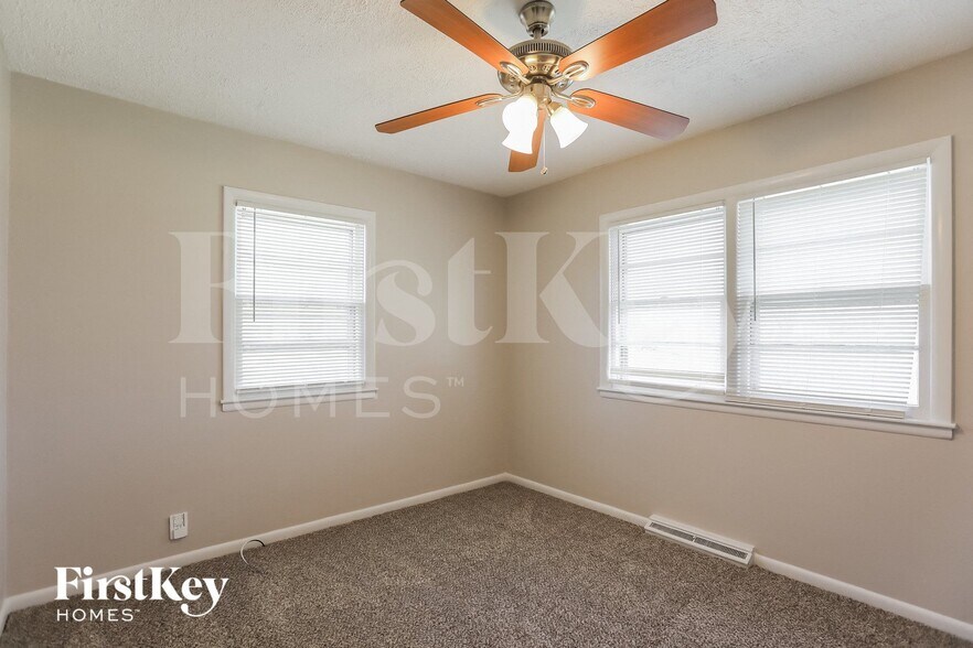 Building Photo - 7712 Arlington Ave