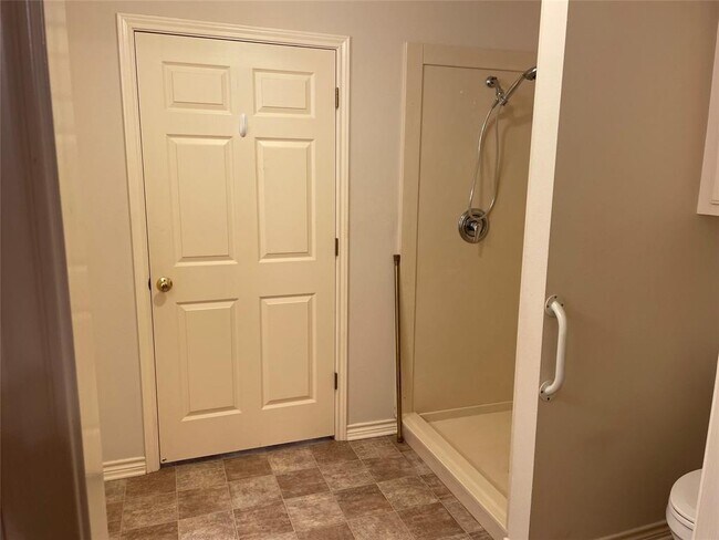 Building Photo - 203 Pine Valley
