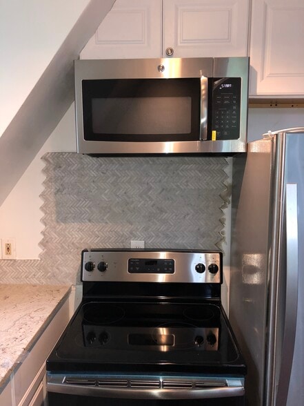Building Photo - 1127 S 48th St