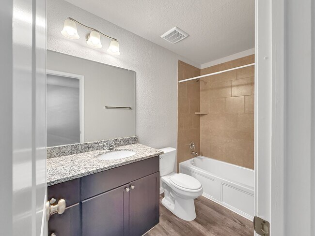 Building Photo - 401 Utica Way