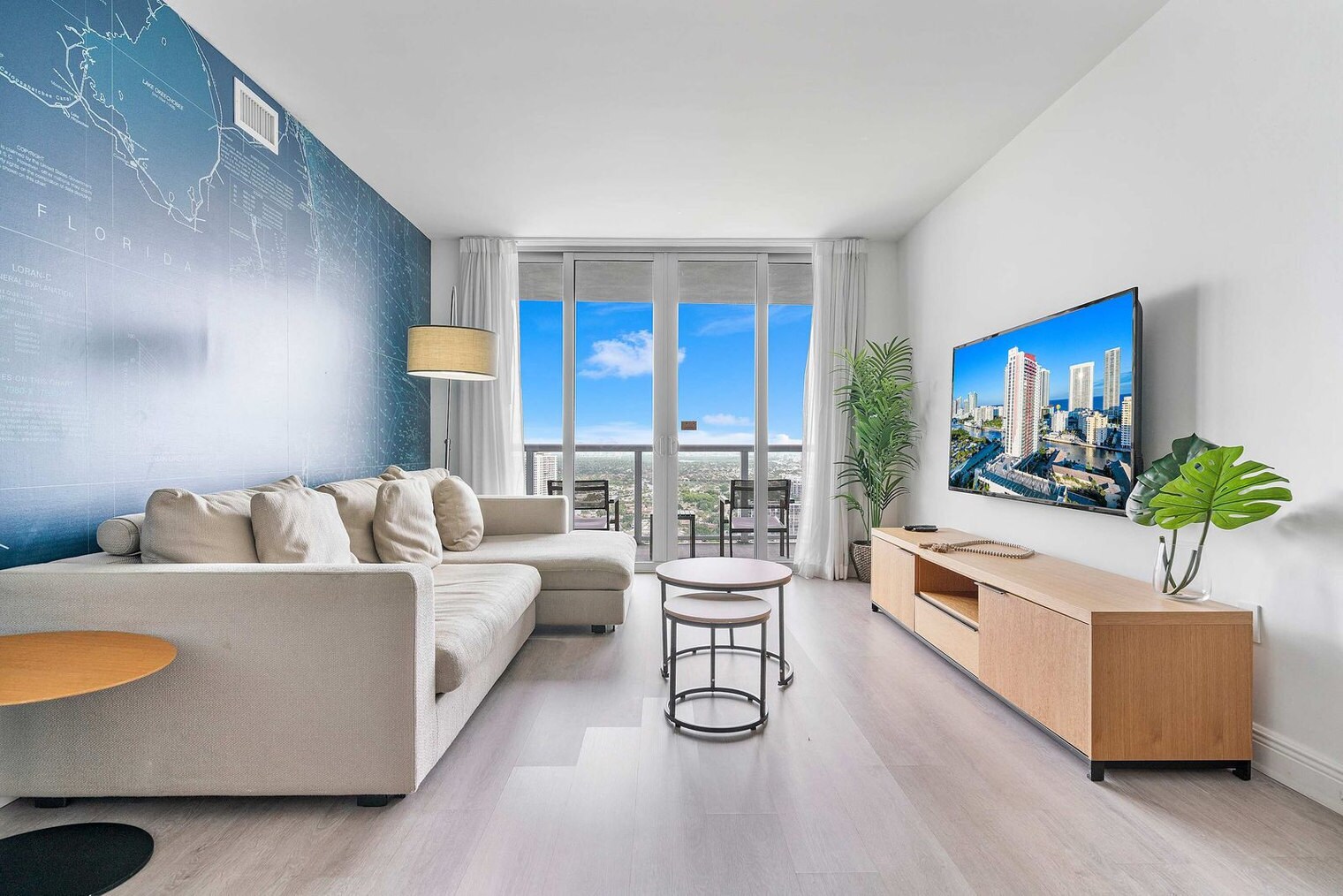 Building Photo - 2602 E Hallandale Beach Blvd