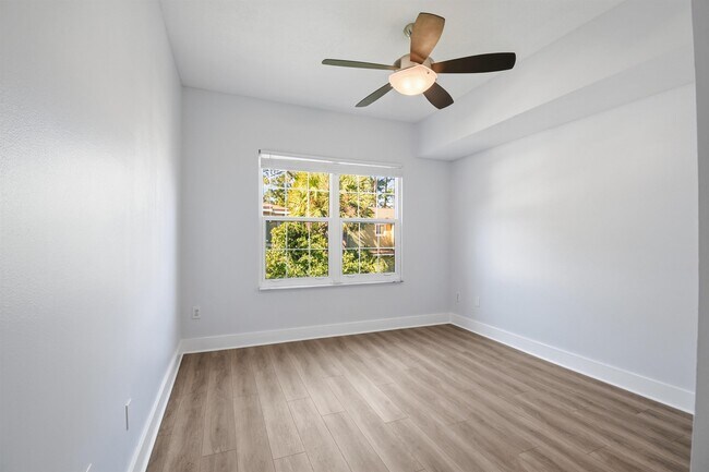 Building Photo - 2005 Mariposa Vista Ln