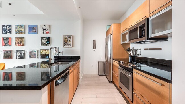 Building Photo - 950 Brickell Bay Dr