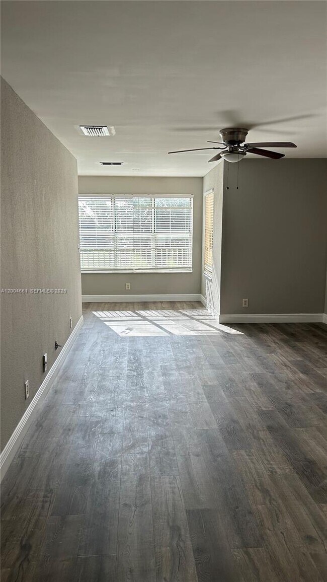 Building Photo - 3430 Pinewalk Dr N