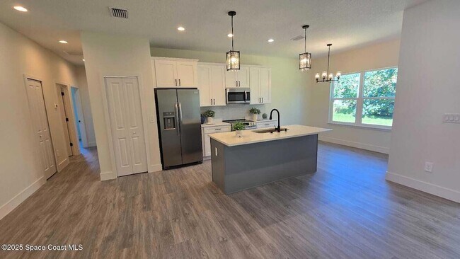 Building Photo - 2966 Pomello Ave SW