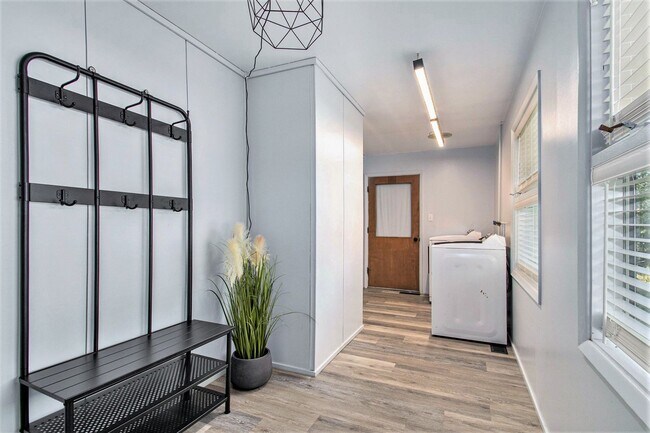 Building Photo - 1160 Helman Drive - Comfortable 3 Bed, 1.5 Bath Home in McKinley Terrace