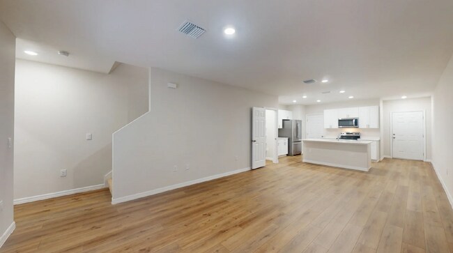 Building Photo - Elegant 3-Bed Townhouse on Hillock Blvd, Haines City!