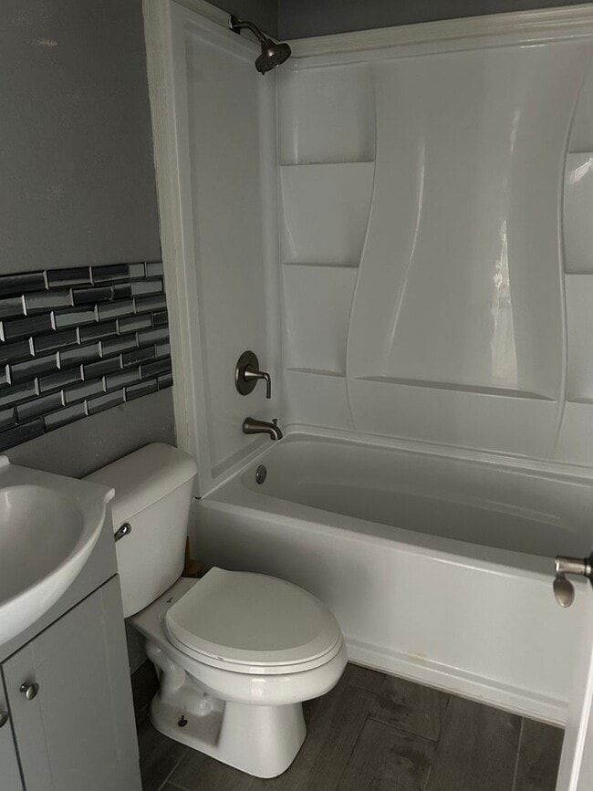 Building Photo - MOVE-IN READY!