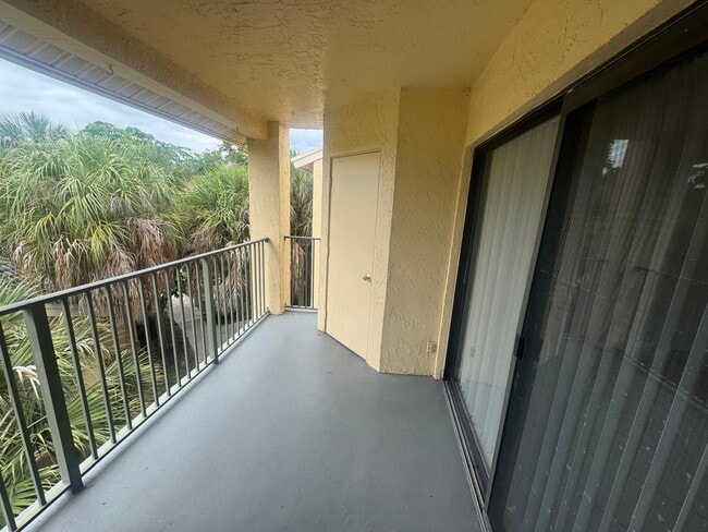 Building Photo - 9999 Summerbreeze Dr