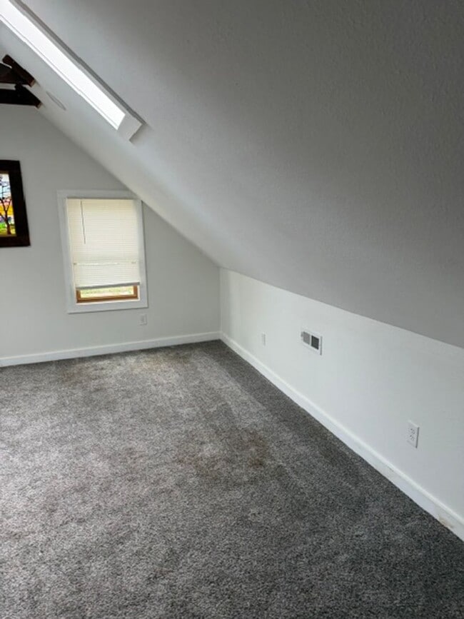 Building Photo - Updated 2-bedroom, 2-story home in the heart of Kansas City!