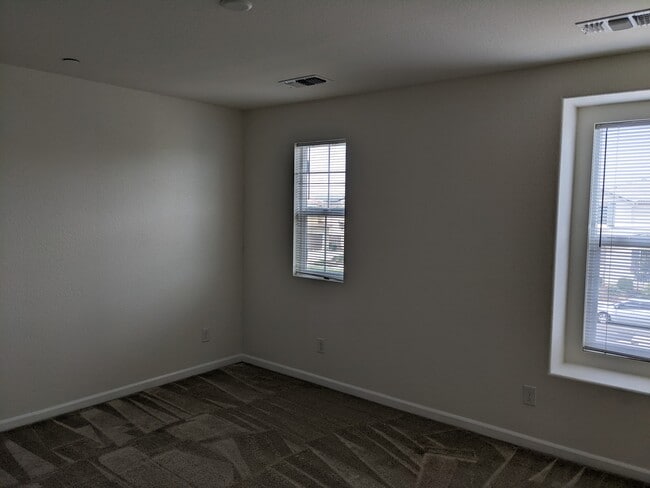 Building Photo - 3100 Club Center Dr