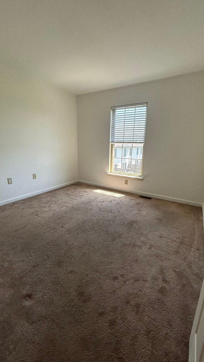 Building Photo - 424 Waverly Woods Dr