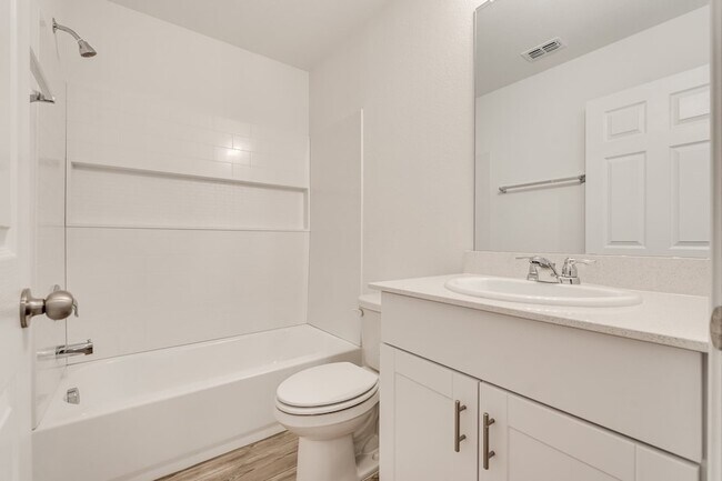 Building Photo - 16048 Isles Dr