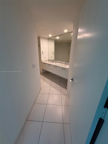 Building Photo - 55 SE 6th St