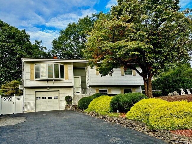 Building Photo - 722 Jacqueline Dr
