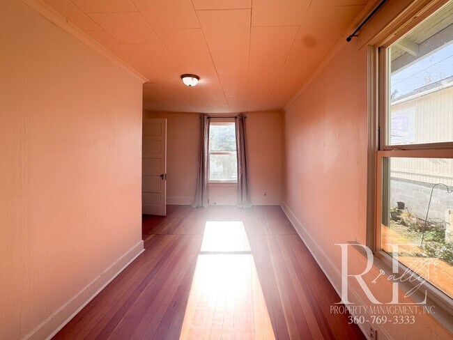 Building Photo - Light-Filled Home with Vaulted Ceilings, Bonus Basement & Walkable Location