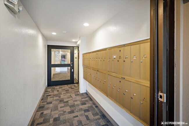 Building Photo - Executive Style Condominium