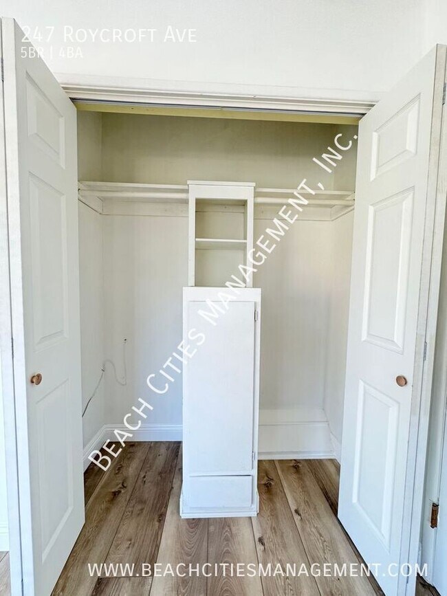 Building Photo - 247 Roycroft Ave