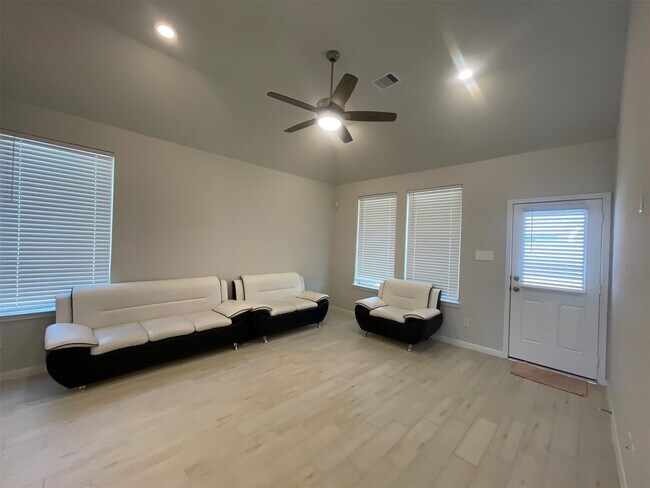 Building Photo - 12614 White Pelican Ct