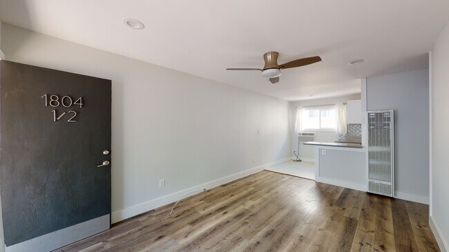 Building Photo - 1800 N Kingsley Dr