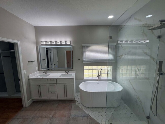 Building Photo - 5290 Chiswick Cir