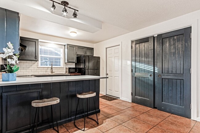 Building Photo - Fully Remodeled 3BR/1BA in the Heart of Bend