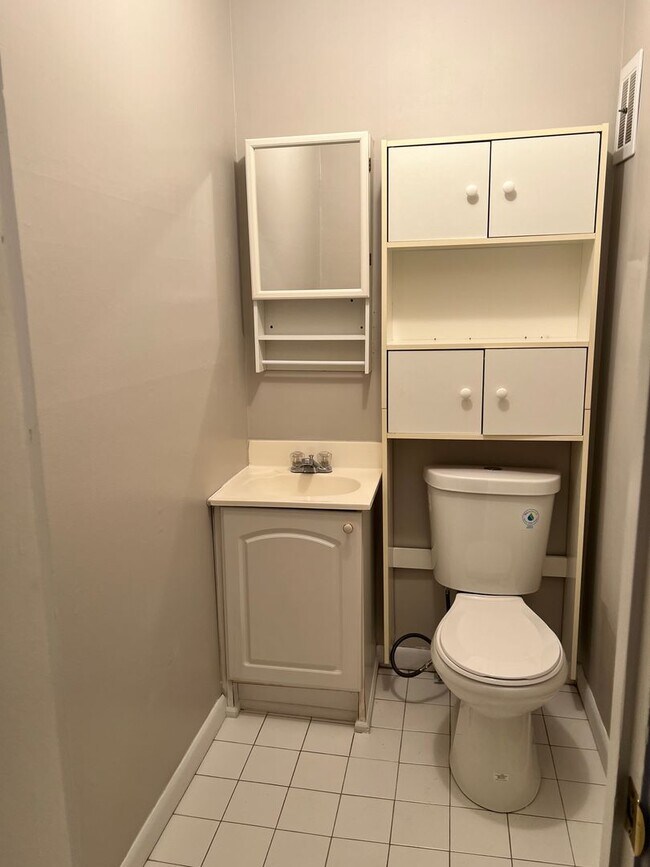 Building Photo - Two bedroom apartment in Northeast Baltimo...