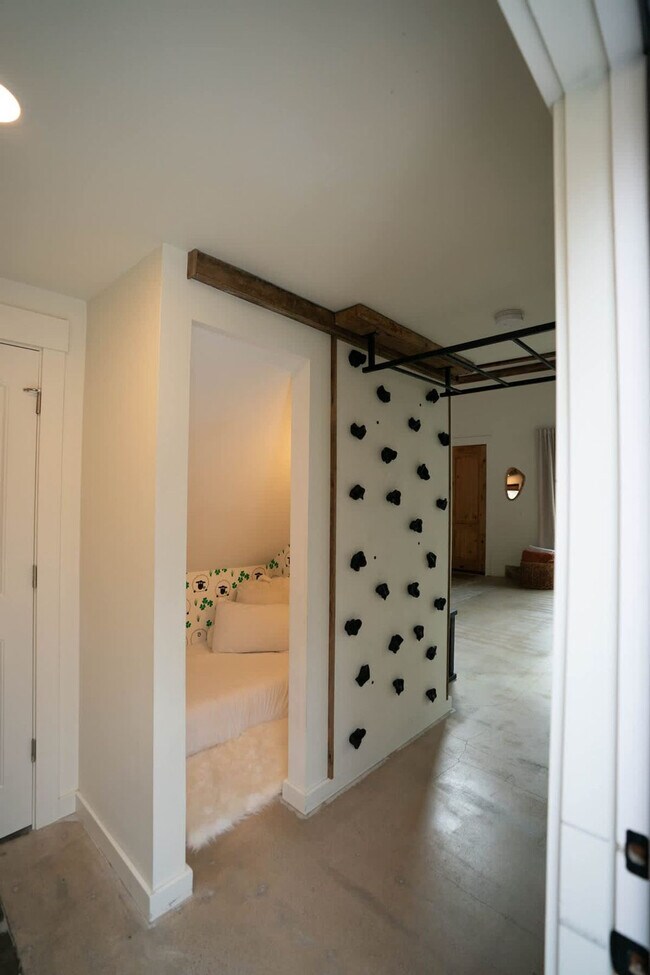 Building Photo - 8442 E McNelly Rd