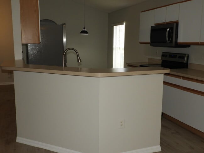 Building Photo - 1520 Vista Lake Cir