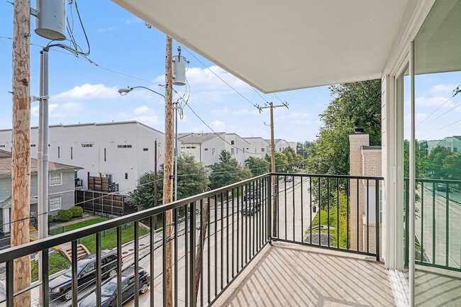 Building Photo - 2217 N Fitzhugh Ave