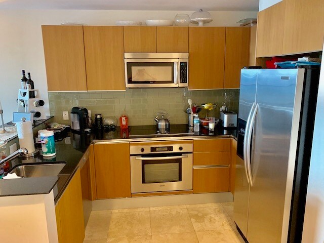 Building Photo - 1060 Brickell Ave