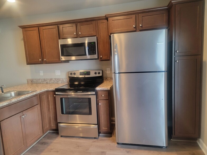 Stainless steel appliances - 218 N Washington St