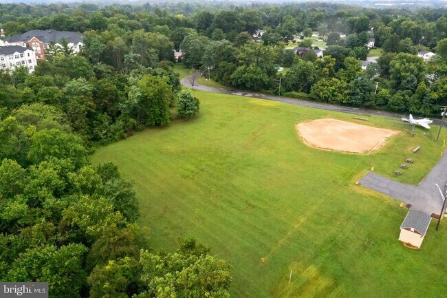 Building Photo - 4615 Crossing Ct