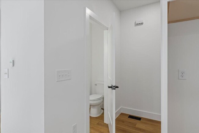 Building Photo - 803 Dupree St