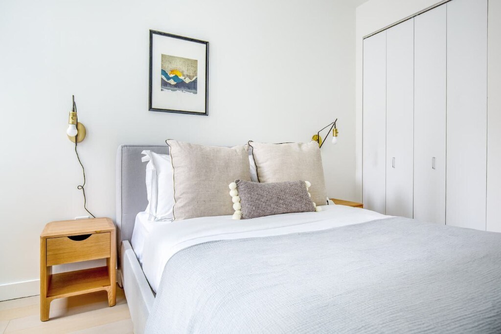 Building Photo - 5-09-9 48th Ave