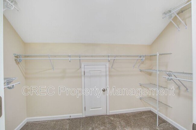 Building Photo - 202 Center Hill Ct