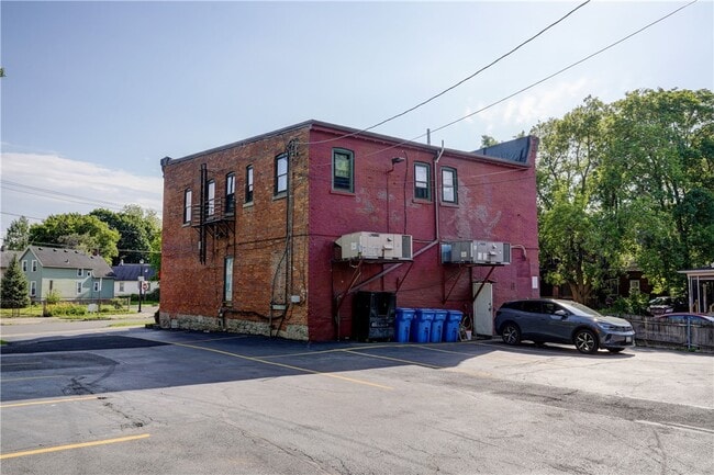 Building Photo - 90 Henrietta St
