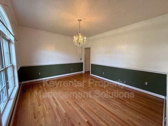 Building Photo - 104 Buckingham Pl