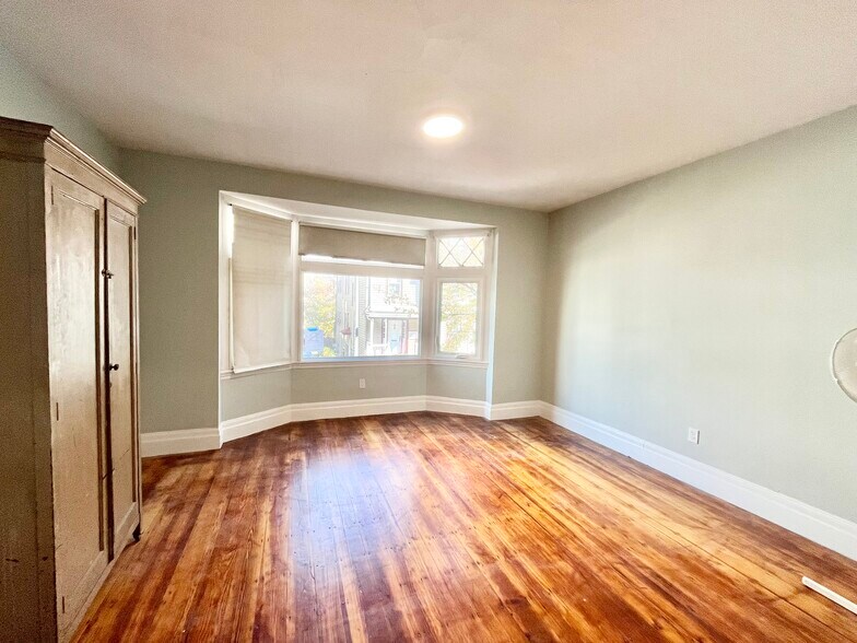 Building Photo - 49 Forbes St