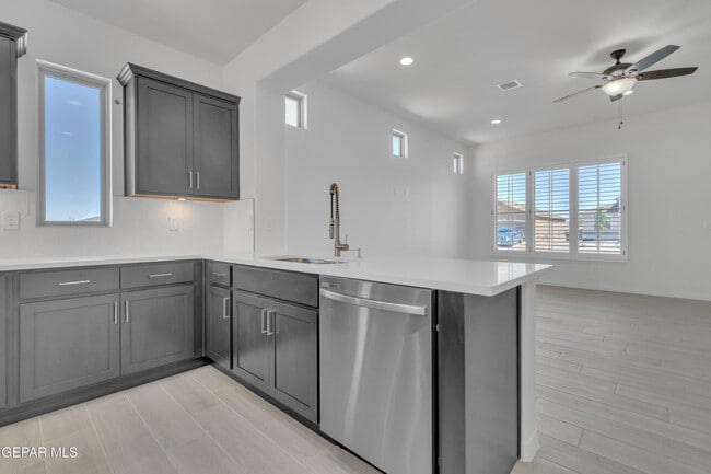 Building Photo - 14936 Hill Ridge Ct