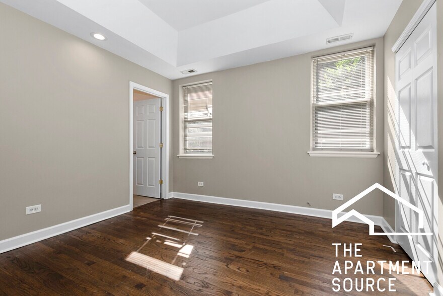 Building Photo - 4010 S Calumet Ave