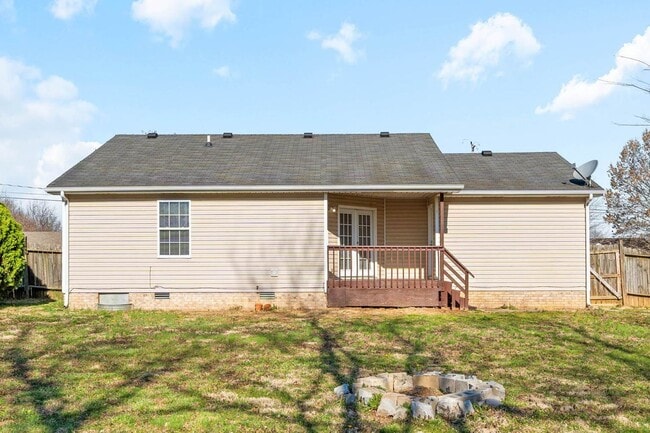 Building Photo - Cute home move in ready in the heart of Oak Grove- close to Fort Campbell and Shopping!