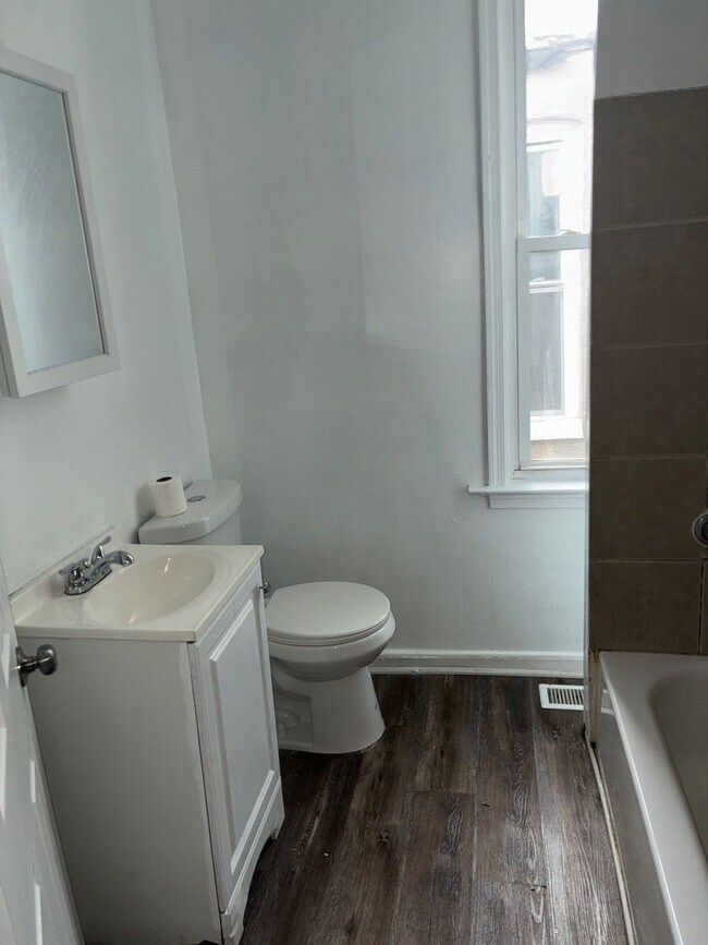 Building Photo - 1633 Westwood Ave