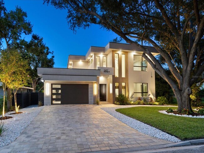 Building Photo - 2467 Hyde Park St