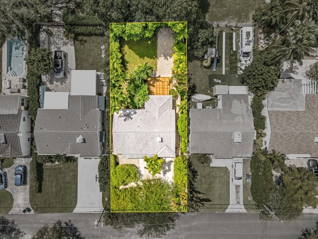 Building Photo - 4630 SW 12th St