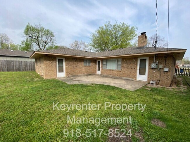 Building Photo - 3 Bed | 2 Full Bath | 31st & Memorial