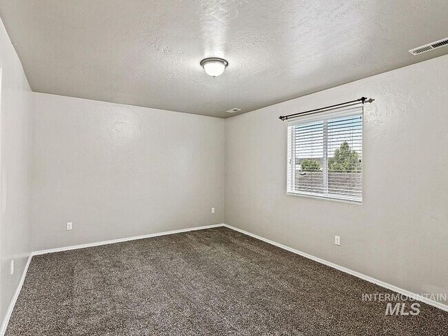 Building Photo - Immaculate/Charming Home in NW Meridian